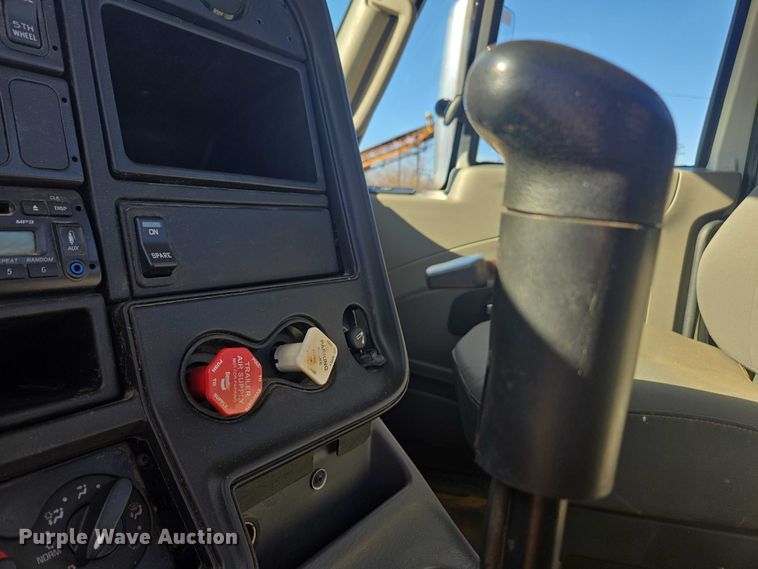 image for item DU2696 2014 International Prostar+ 122 semi truck