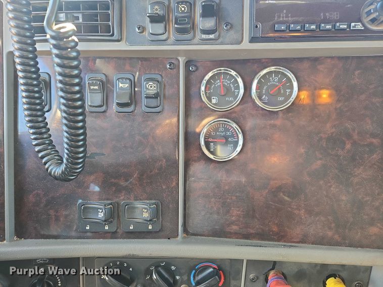 image for item DU2698 2017 Kenworth T370 dump truck