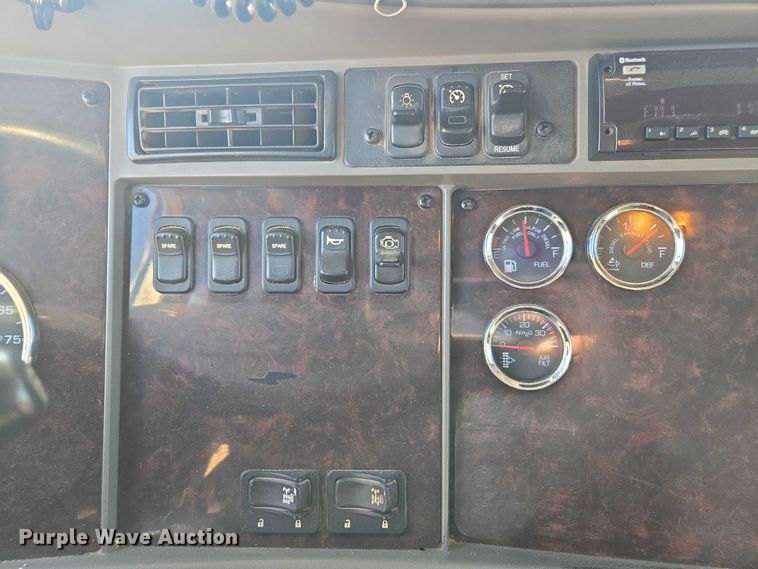 image for item DU2698 2017 Kenworth T370 dump truck