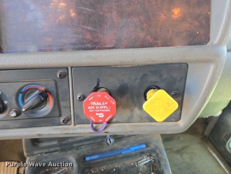 image for item DU2698 2017 Kenworth T370 dump truck