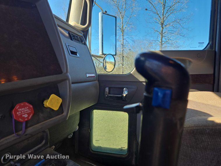 image for item DU2698 2017 Kenworth T370 dump truck