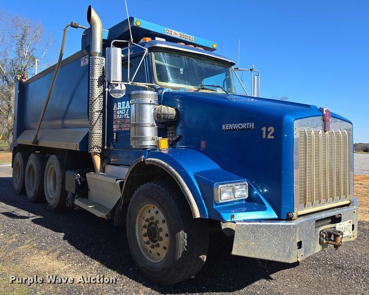 image for item DU2699 2017 Kenworth T800 dump truck
