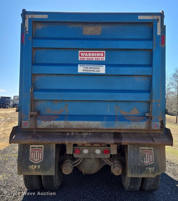 image for item DU2699 2017 Kenworth T800 dump truck