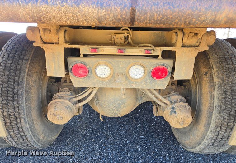 image for item DU2699 2017 Kenworth T800 dump truck