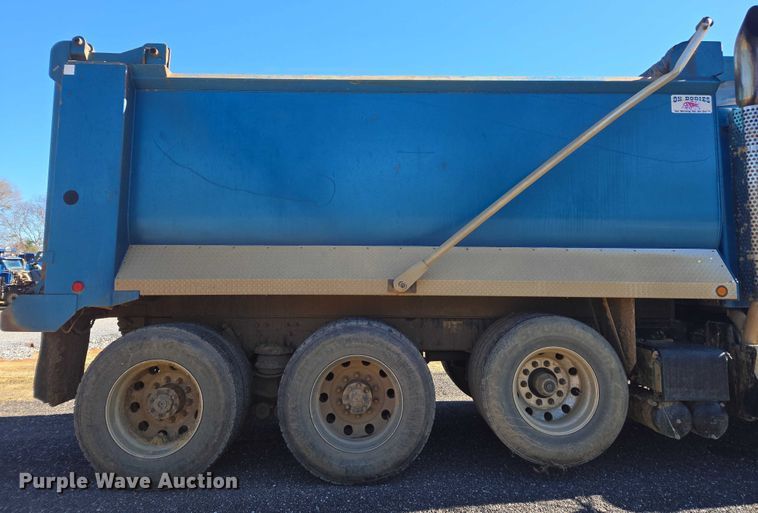 image for item DU2699 2017 Kenworth T800 dump truck