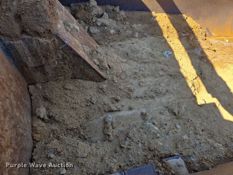 image for item DU2699 2017 Kenworth T800 dump truck