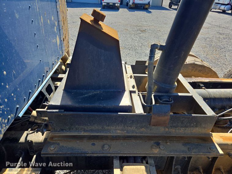 image for item DU2699 2017 Kenworth T800 dump truck