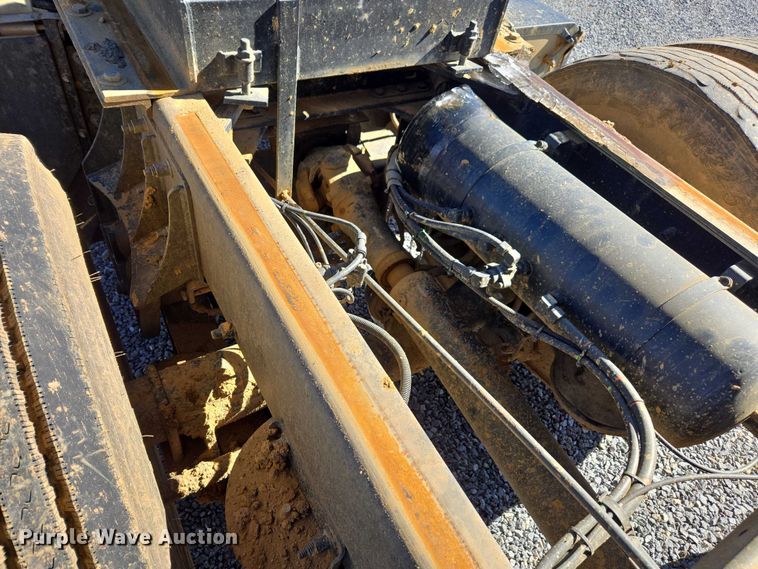 image for item DU2699 2017 Kenworth T800 dump truck