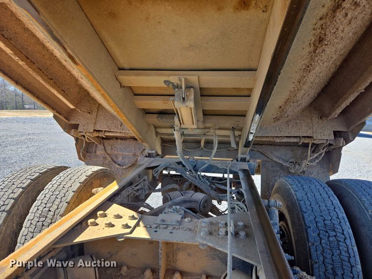 image for item DU2699 2017 Kenworth T800 dump truck