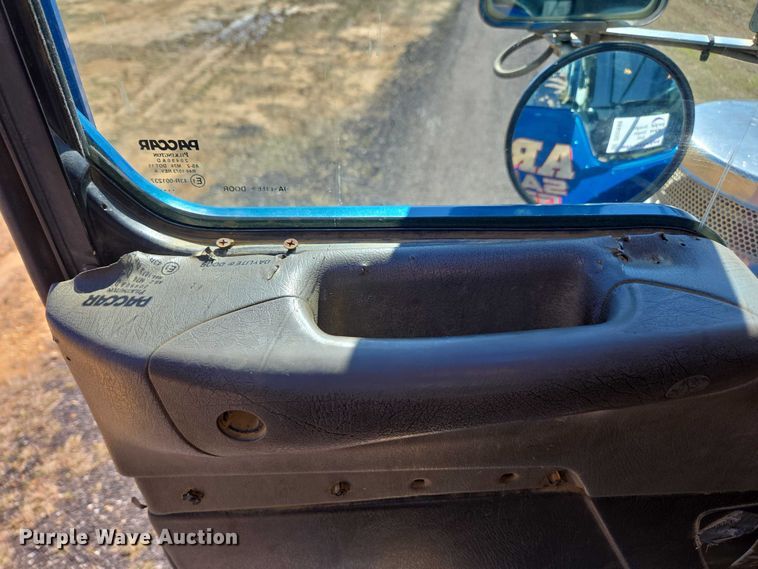 image for item DU2699 2017 Kenworth T800 dump truck