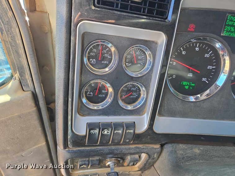 image for item DU2699 2017 Kenworth T800 dump truck