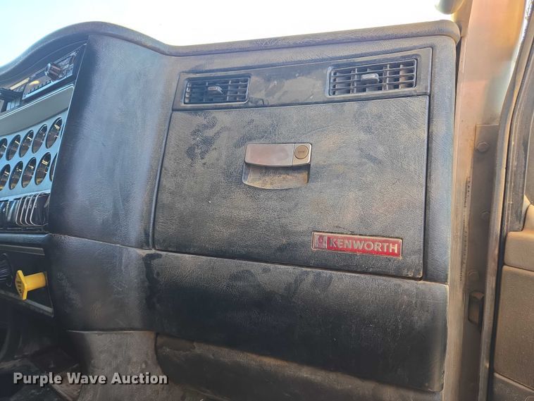 image for item DU2699 2017 Kenworth T800 dump truck