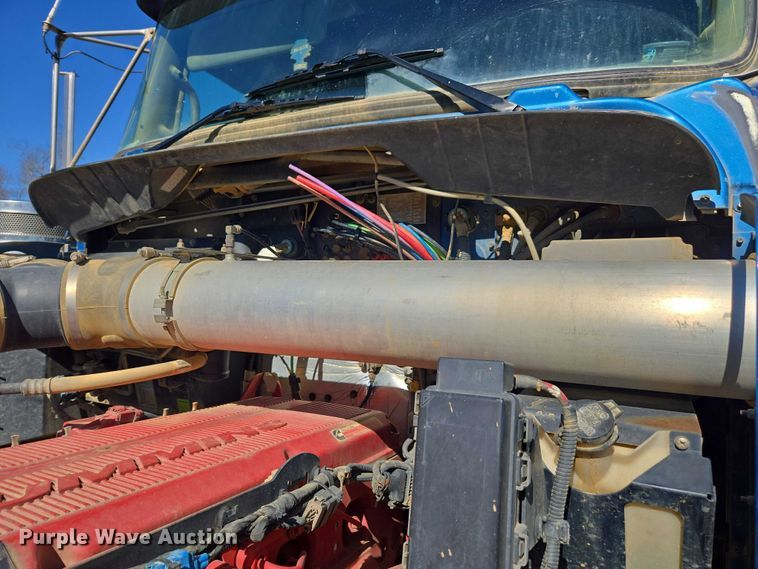 image for item DU2699 2017 Kenworth T800 dump truck