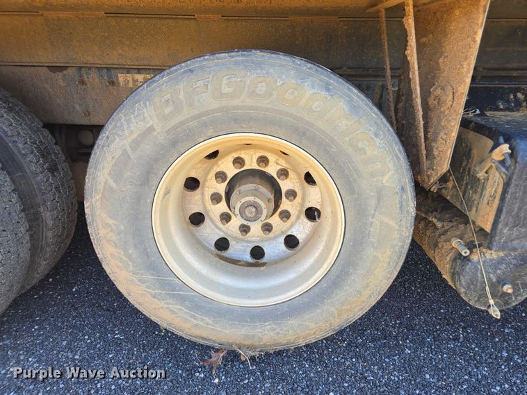 image for item DU2699 2017 Kenworth T800 dump truck