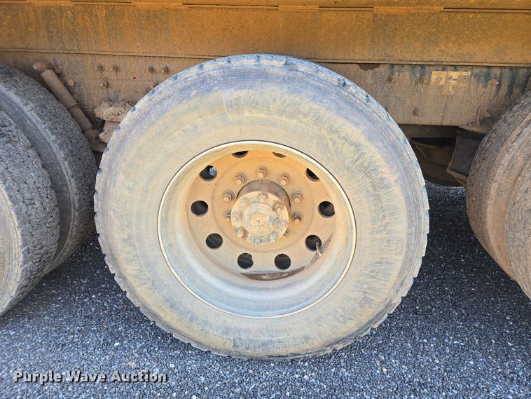 image for item DU2699 2017 Kenworth T800 dump truck