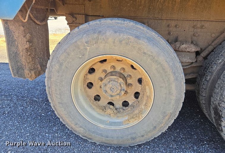 image for item DU2699 2017 Kenworth T800 dump truck