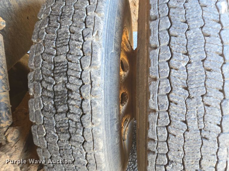 image for item DU2699 2017 Kenworth T800 dump truck