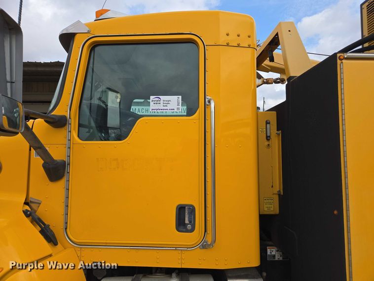 image for item DU2714 2014 Kenworth T270 utility / service truck