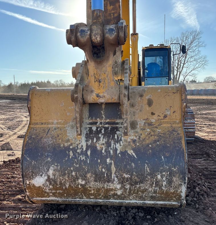 image for item DU6946 2006 Komatsu  PC600LC excavator