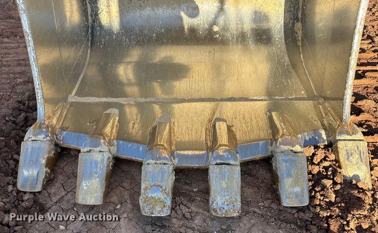 image for item DU6946 2006 Komatsu  PC600LC excavator