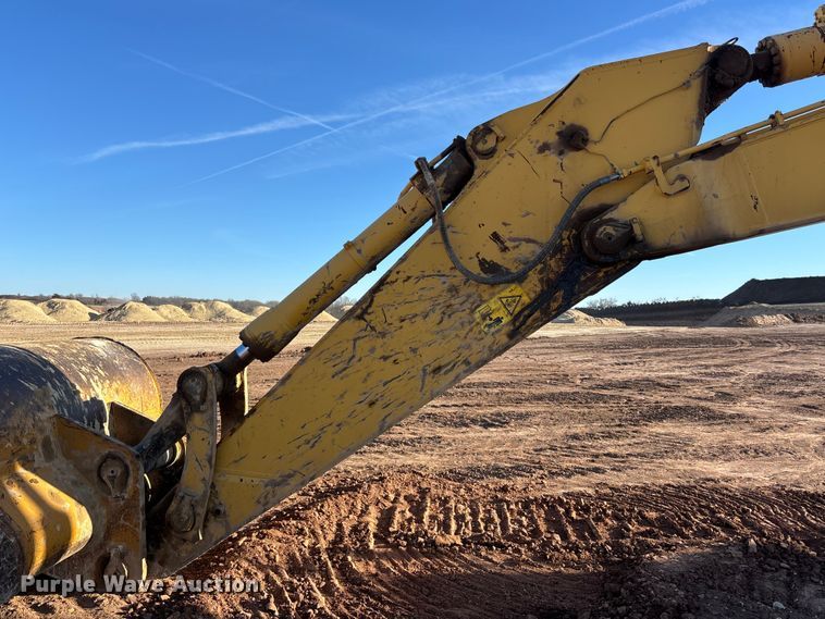 image for item DU6946 2006 Komatsu  PC600LC excavator