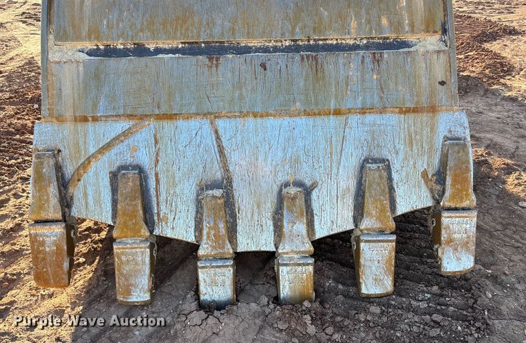 image for item DU6946 2006 Komatsu  PC600LC excavator