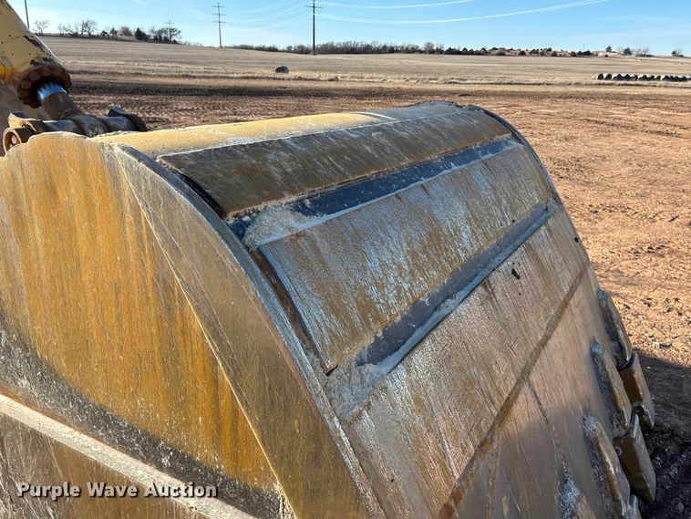 image for item DU6946 2006 Komatsu  PC600LC excavator