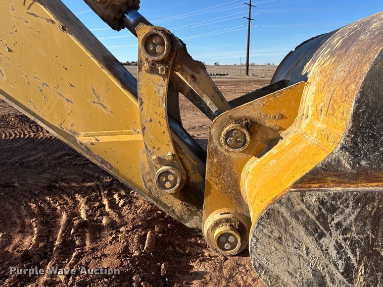 image for item DU6946 2006 Komatsu  PC600LC excavator