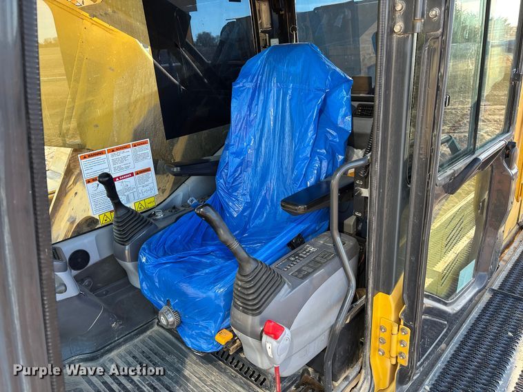 image for item DU6946 2006 Komatsu  PC600LC excavator