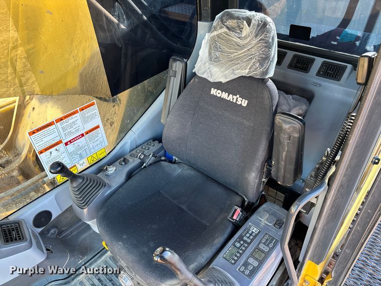 image for item DU6946 2006 Komatsu  PC600LC excavator