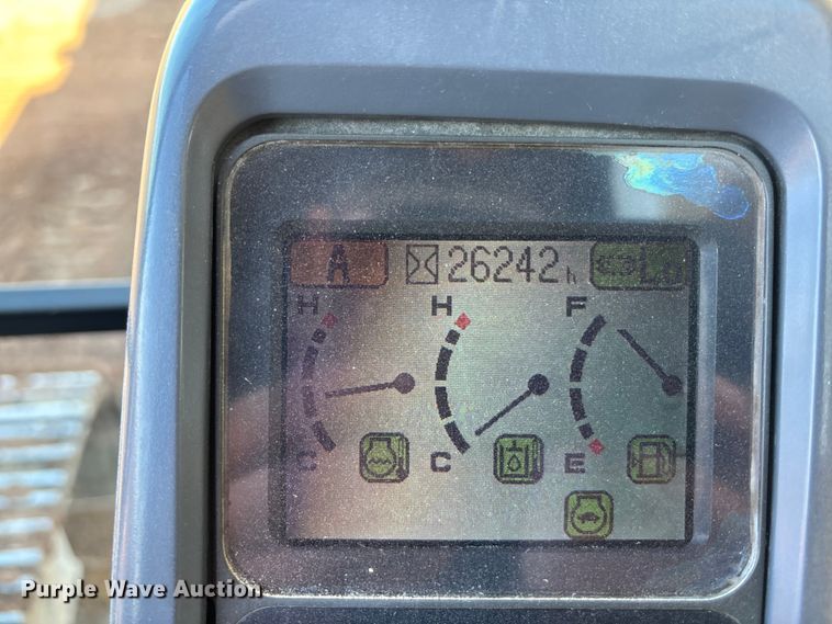 image for item DU6946 2006 Komatsu  PC600LC excavator