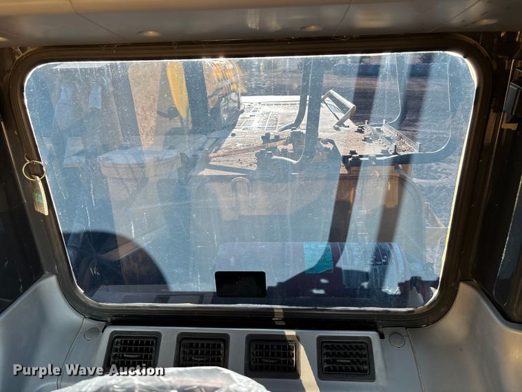 image for item DU6946 2006 Komatsu  PC600LC excavator