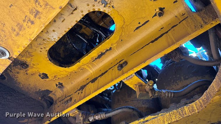 image for item DU6946 2006 Komatsu  PC600LC excavator