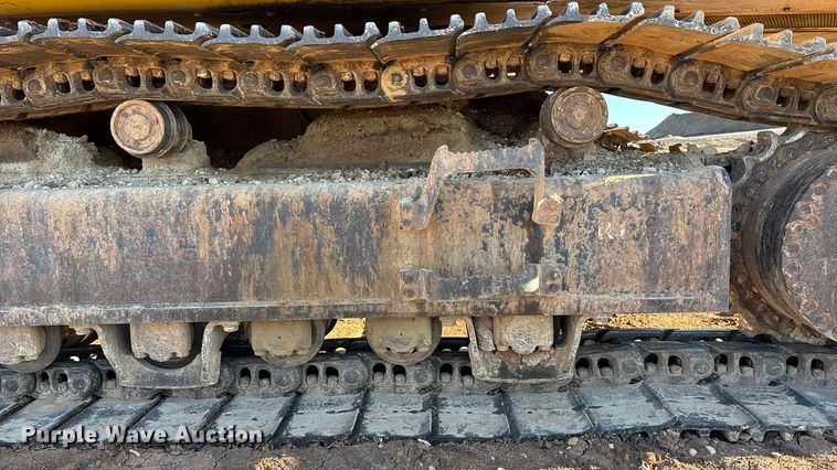 image for item DU6946 2006 Komatsu  PC600LC excavator