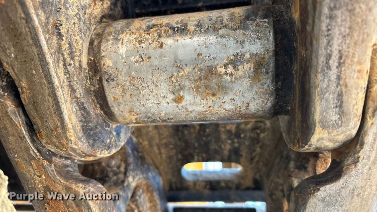 image for item DU6946 2006 Komatsu  PC600LC excavator