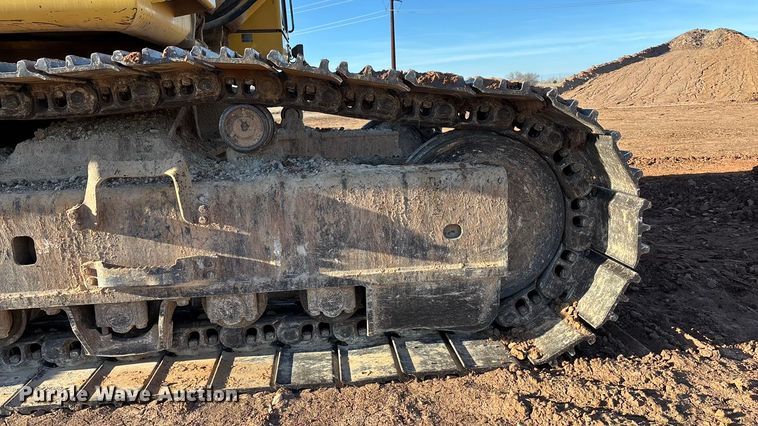 image for item DU6946 2006 Komatsu  PC600LC excavator