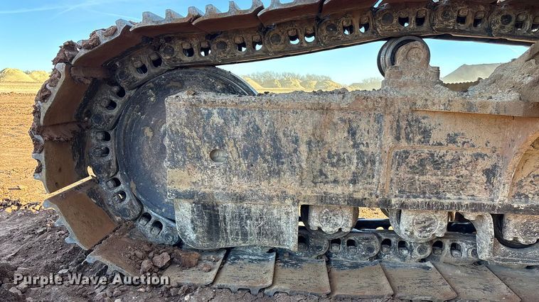 image for item DU6946 2006 Komatsu  PC600LC excavator