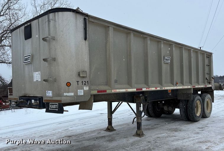 image for item DU6996 2006 East end dump trailer