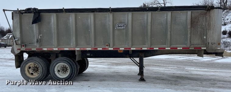 image for item DU6996 2006 East end dump trailer