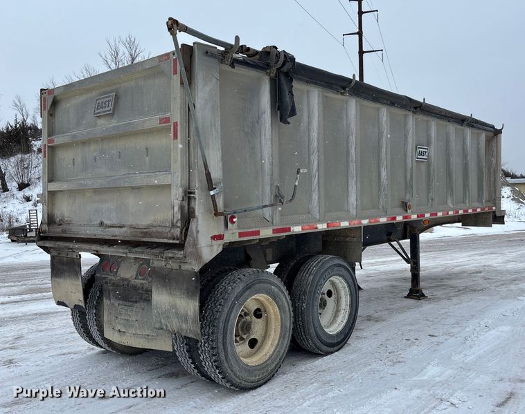 image for item DU6996 2006 East end dump trailer