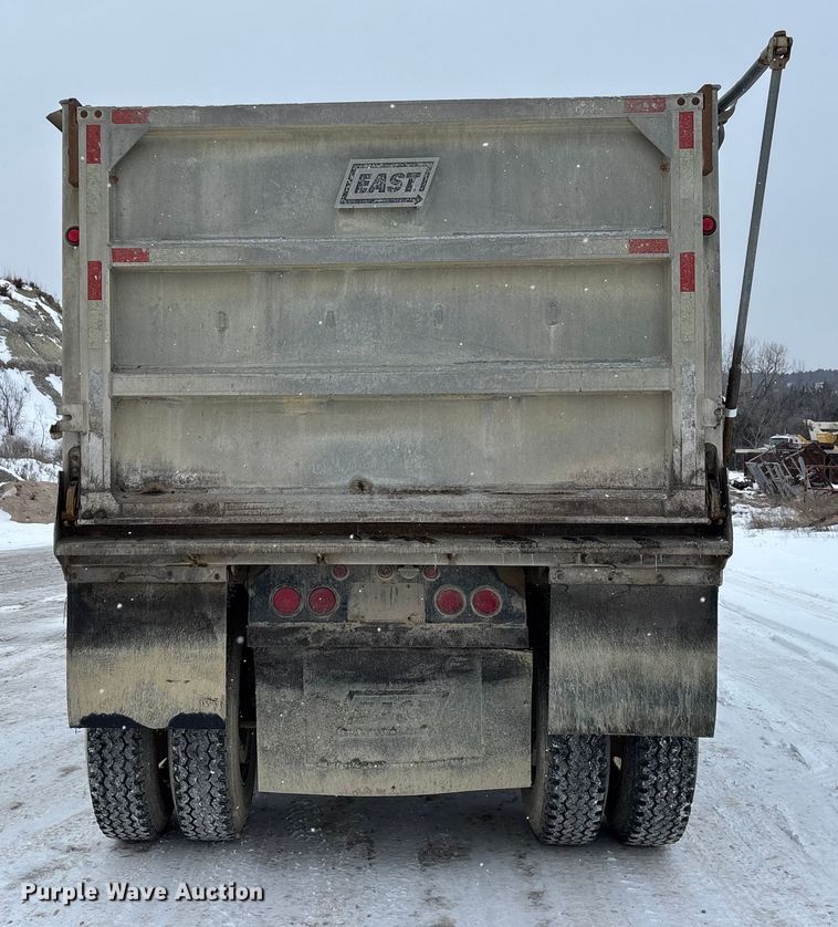 image for item DU6996 2006 East end dump trailer