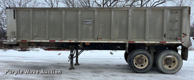 image for item DU6996 2006 East end dump trailer
