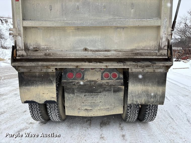 image for item DU6996 2006 East end dump trailer