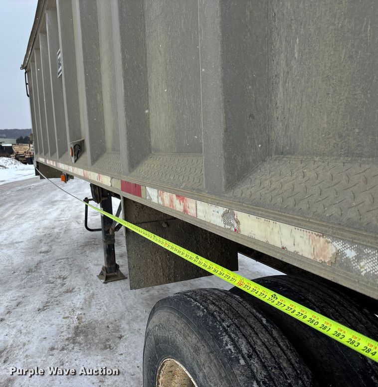 image for item DU6996 2006 East end dump trailer