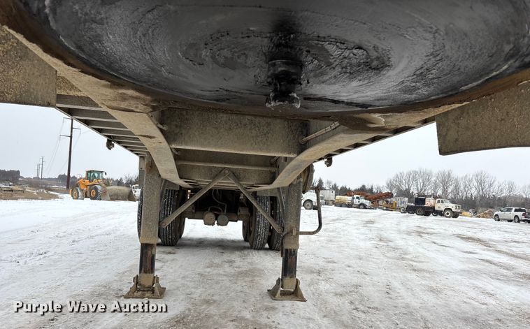 image for item DU6996 2006 East end dump trailer