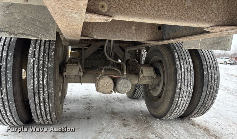 image for item DU6996 2006 East end dump trailer