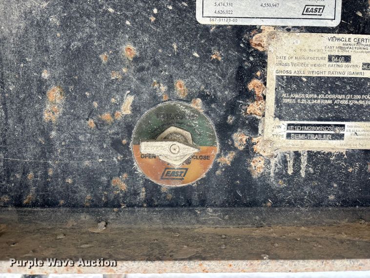 image for item DU6996 2006 East end dump trailer