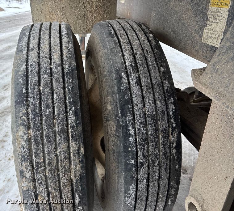 image for item DU6996 2006 East end dump trailer