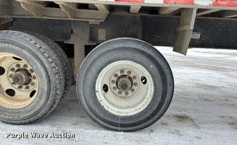 image for item DU6996 2006 East end dump trailer