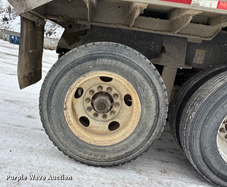 image for item DU6996 2006 East end dump trailer